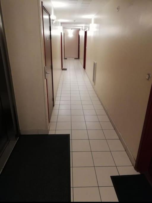 Joli Appartement Avec Jardin Et 2 Parkings Prives Argenteuil Dış mekan fotoğraf