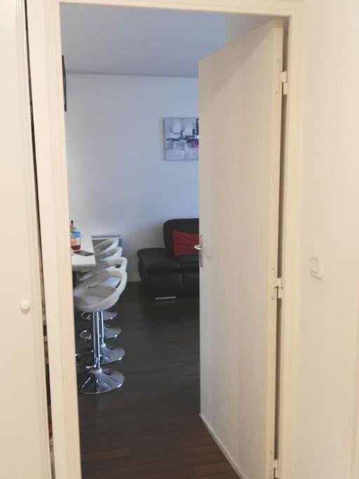 Joli Appartement Avec Jardin Et 2 Parkings Prives Argenteuil Dış mekan fotoğraf